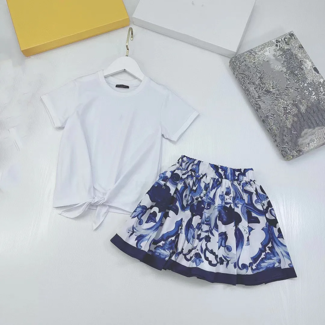 

2022 Summer new White Girl cotton round Neck short Sleeve + Half skirt Elegant high-quality brand suit