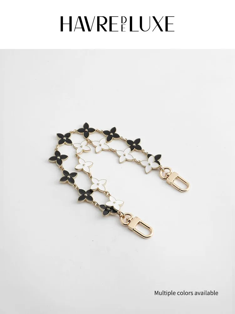 Bag hanging chain double-layer black and white four leaf clover female ornament portable short chain single-purchase accessories