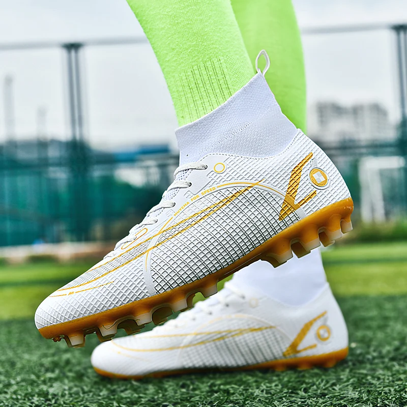 New Soccer Shoes Men High Top Indoor Sport Shoe Assassin Professional Football Boots Breathable Athletic Training Sneaker Cleats