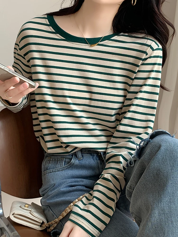 Женская футболка в полоску с длинным рукавом и круглым вырезом