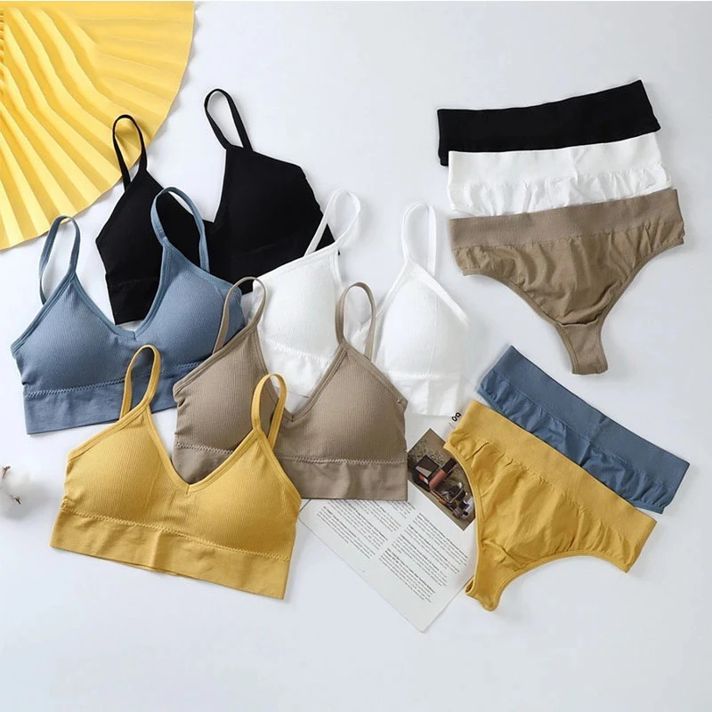 

Комплект женского спортивного Бесшовного нижнего белья с чашками пуш-ап