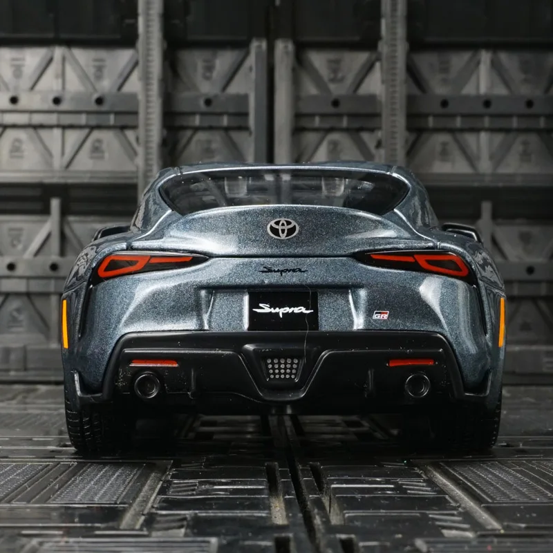 Фото Модель автомобиля Toyota GR Supra от Maisto в масштабе 1:24, из сплава, с открывающимися дверями и капотом, статическая модель суперкара, подарок. №2