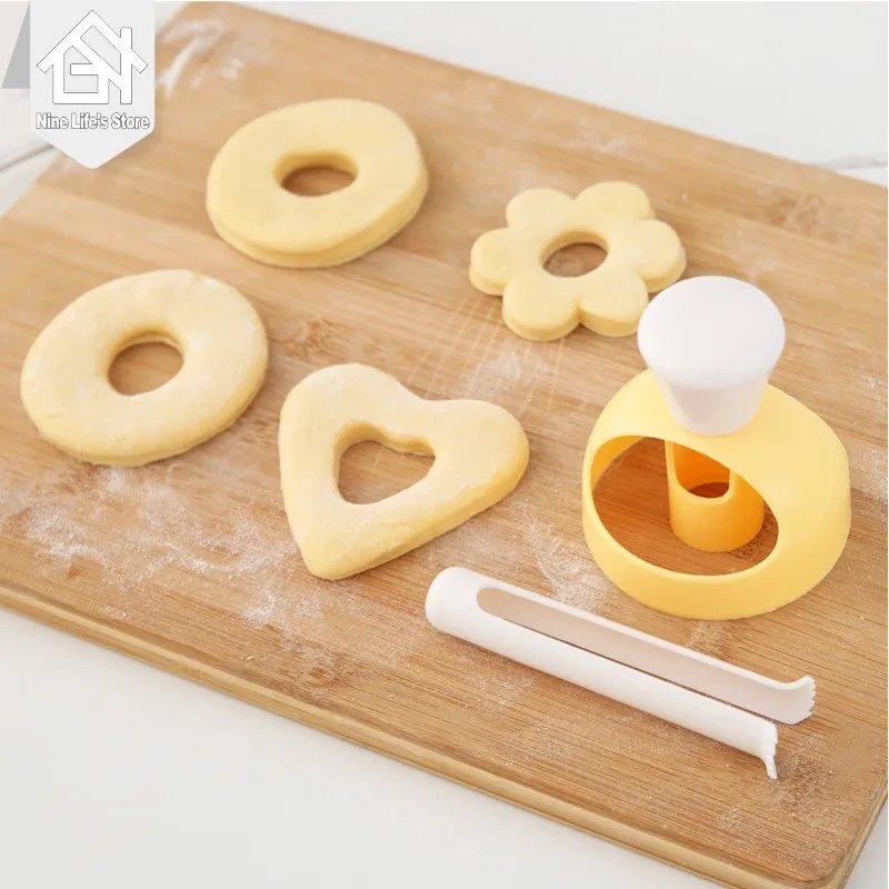 

Creative Donut Mold Donut Knife DIY Dessert Bread Knife Cake Decorating Tools Kitchen Baking Accessories Baking Accessories