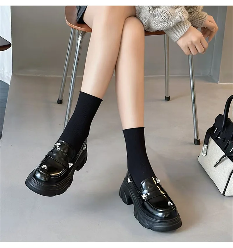 Мокасины украшенные стразами кроссовки с круглым носком и бабочкой черное