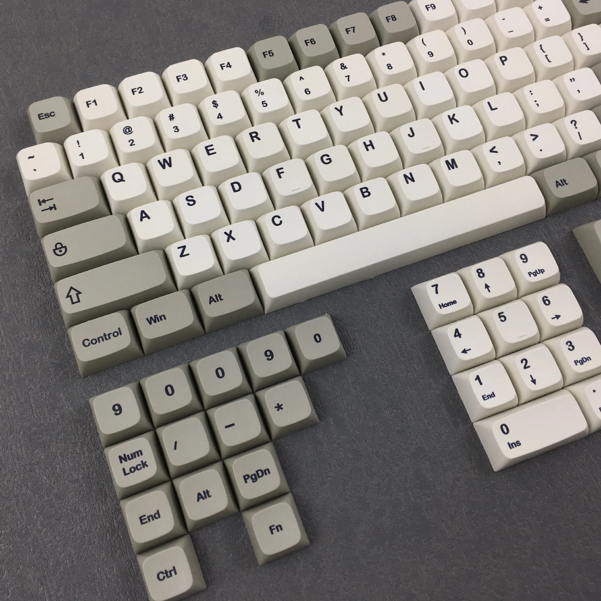 

Бело-серые колпачки для клавиш XDA Profile Pbt, сублимационная механическая клавиатура, колпачок для клавиатуры, подходит для большинства клавиат...