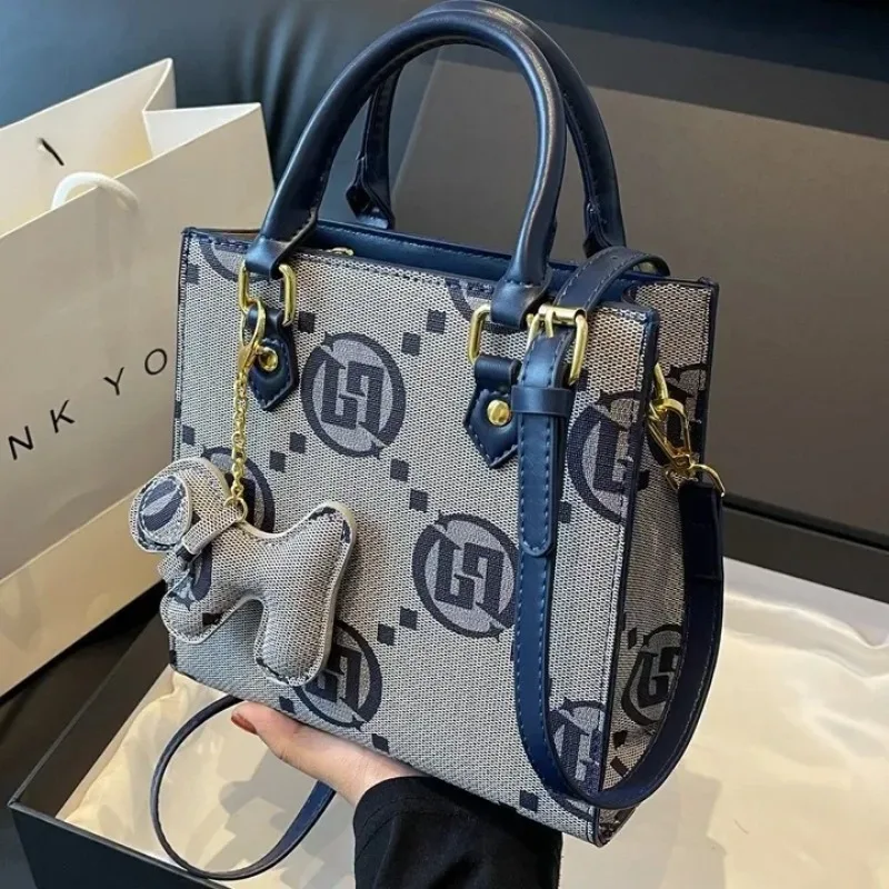 

Letter niche handbag for women's birthday gift, large capacity single shoulder bag,versatile shoulder strap, practical crossbody