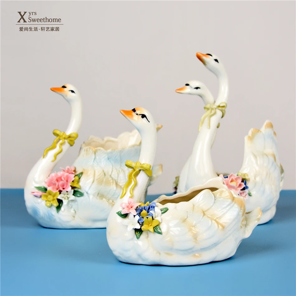 

European Ceramic Swan shape cosmetic storage box pastoral style living room bedroom flower ornaments