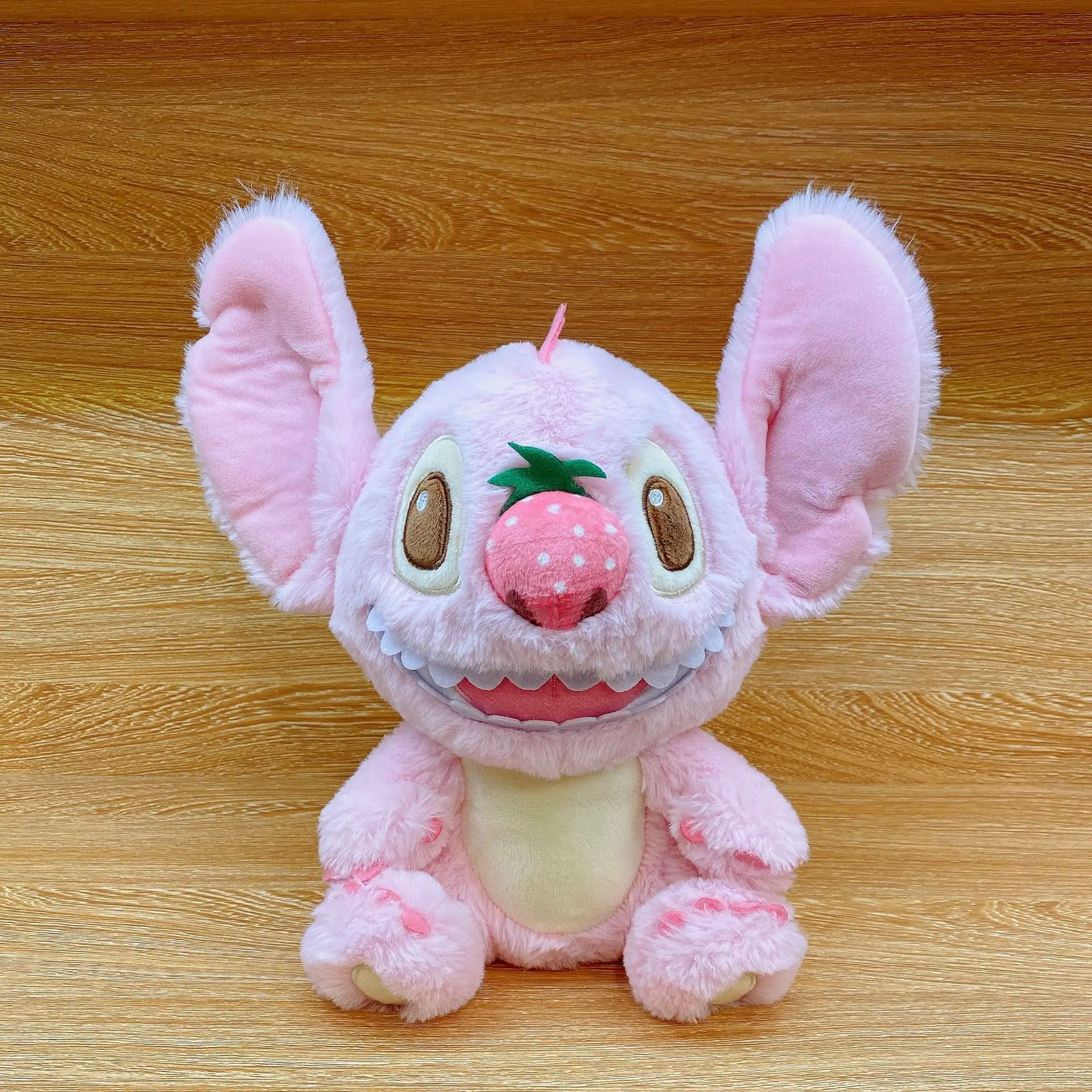 

Игрушка плюшевая в виде клубники, 20 см