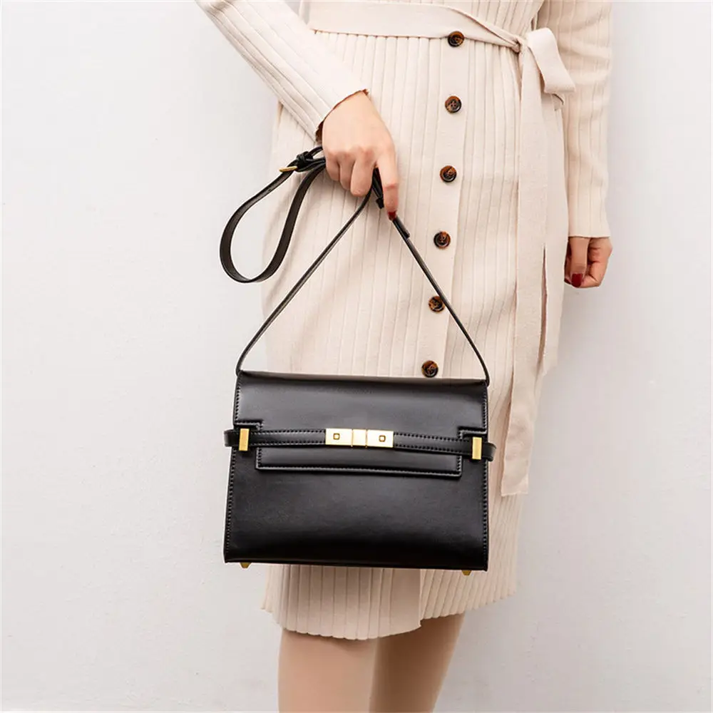 

Artificial Leather Women's Bags Square Elegant Shoulder Messenger bag