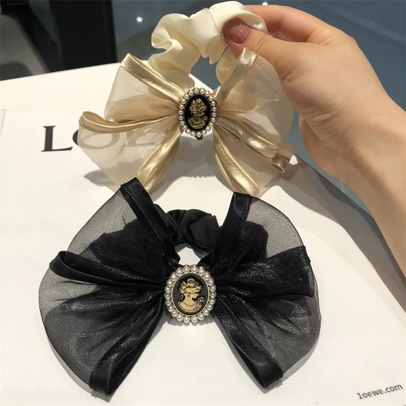 

Hair circle, small red book hair clip, explosive street photography style star large intestine hair circle