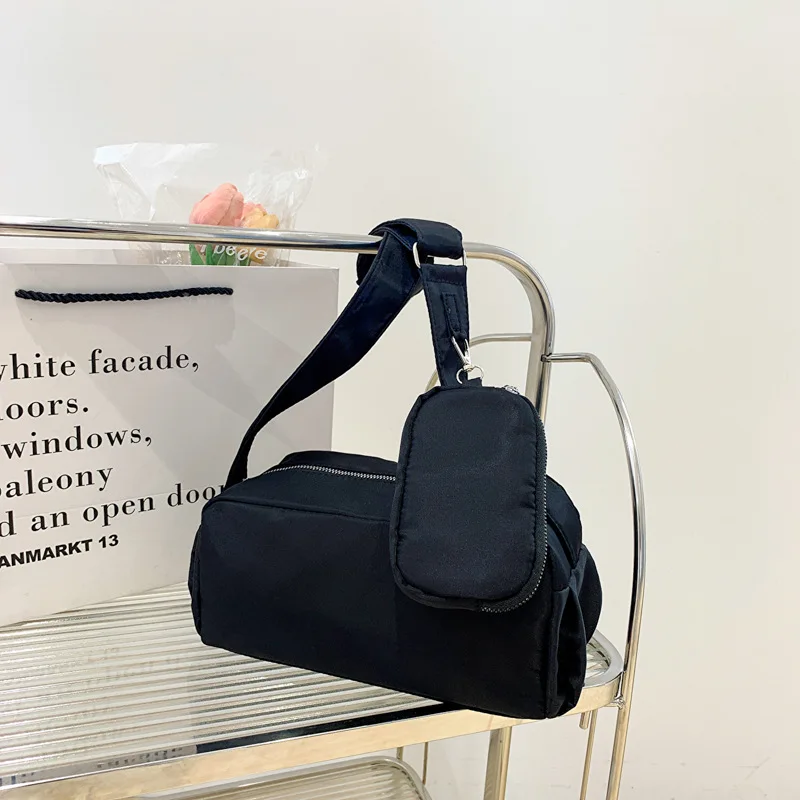 Купи Fashion small fresh handbag this year popular solid color simple child and mother bag coin wallet cross-body bag trend за 1,125 рублей в магазине AliExpress