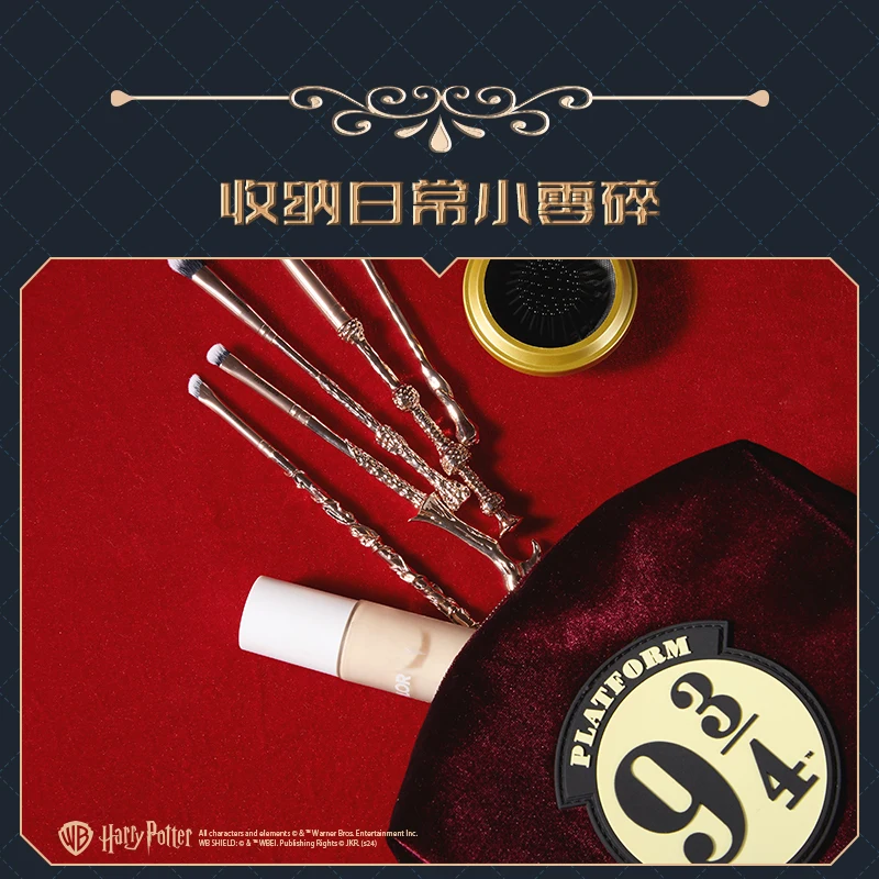 Квадратная косметичка с рисунком Магия Академии мультфильмов удобная сумка для