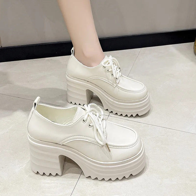 

Спортивная обувь