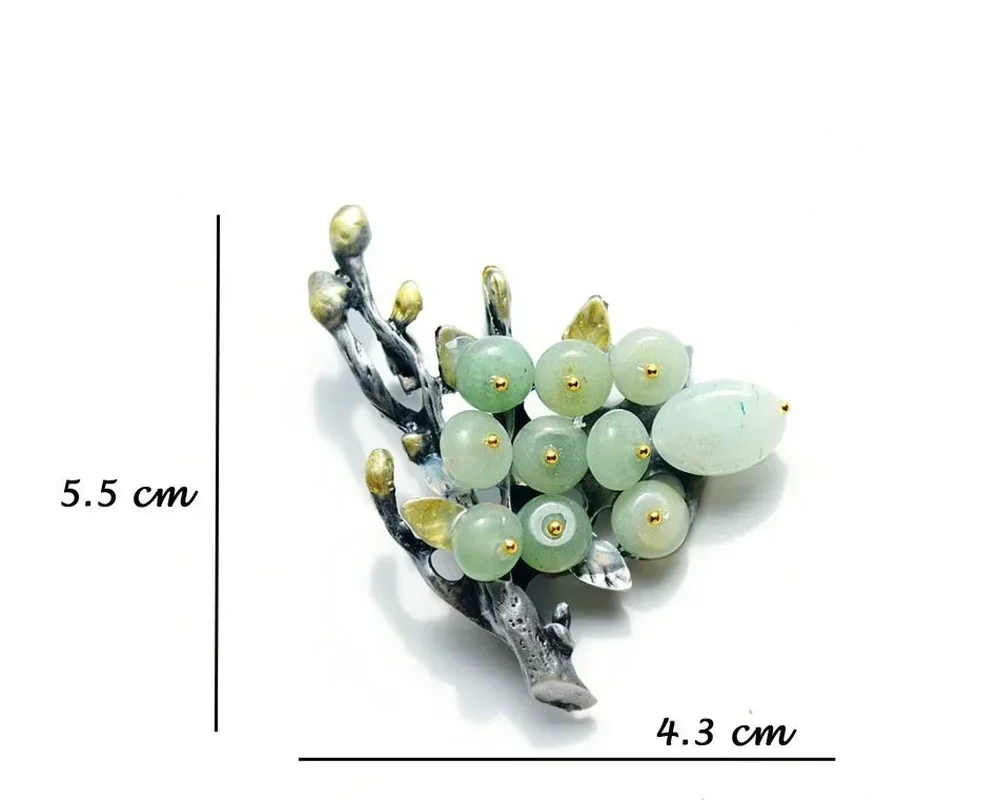 Брошь в виде цветка из натурального камня