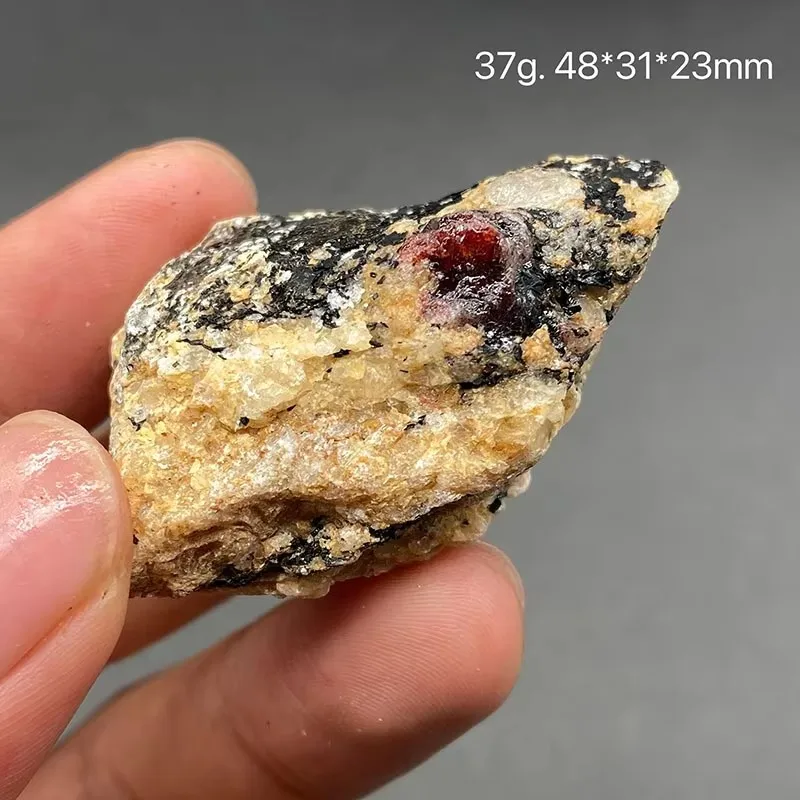 

Необработанный коричнево-красный циркон WETFGTNM