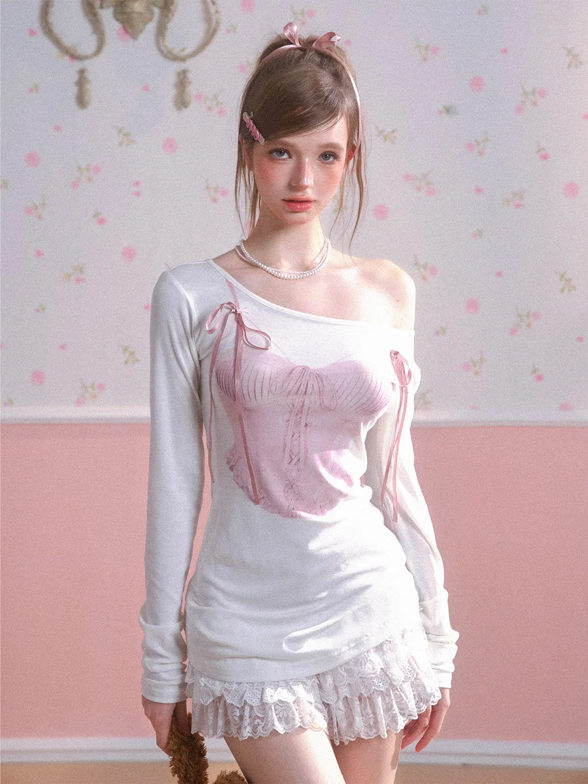 Женская футболка с длинным рукавом открытыми плечами