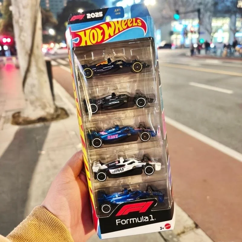 Фото Коллекционный набор из пяти моделей гоночных болидов Формулы-1 Hot Wheels: Ferrari, McLaren, Mercedes, из литого металла, для взрослых коллекционеров №4