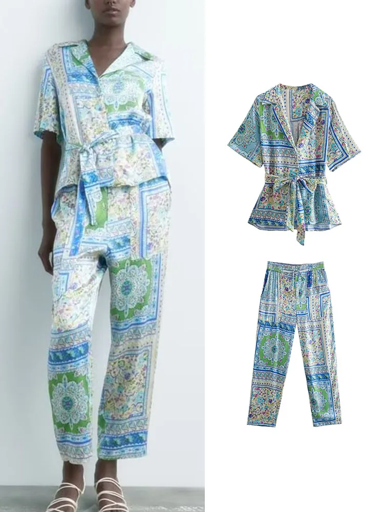 

Женский Брючный комплект из блузки и брюк с поясом и V-образным вырезом