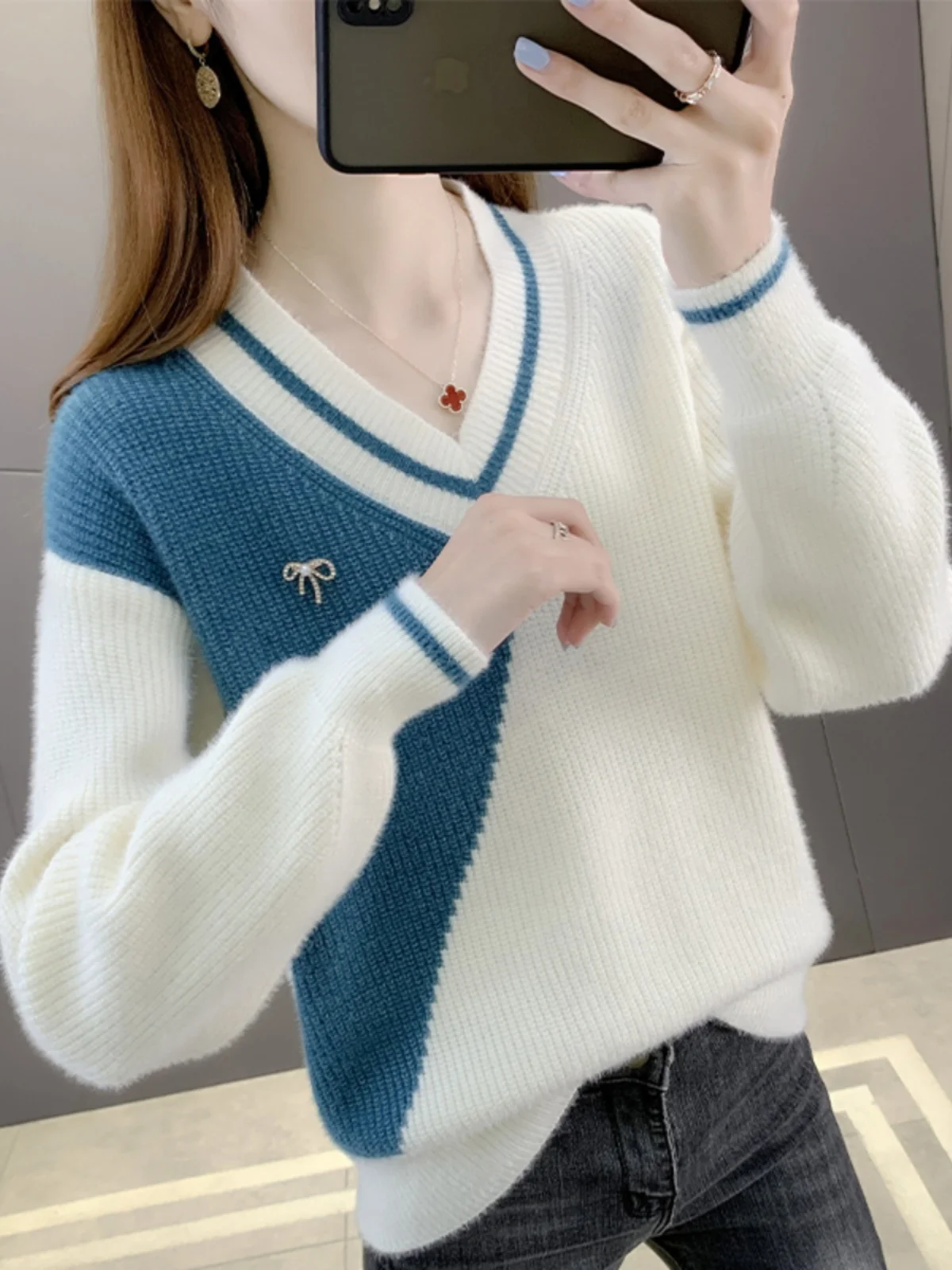 Норковый бархатный свитер осенне-зимний женский маленький пуловер с v-образным