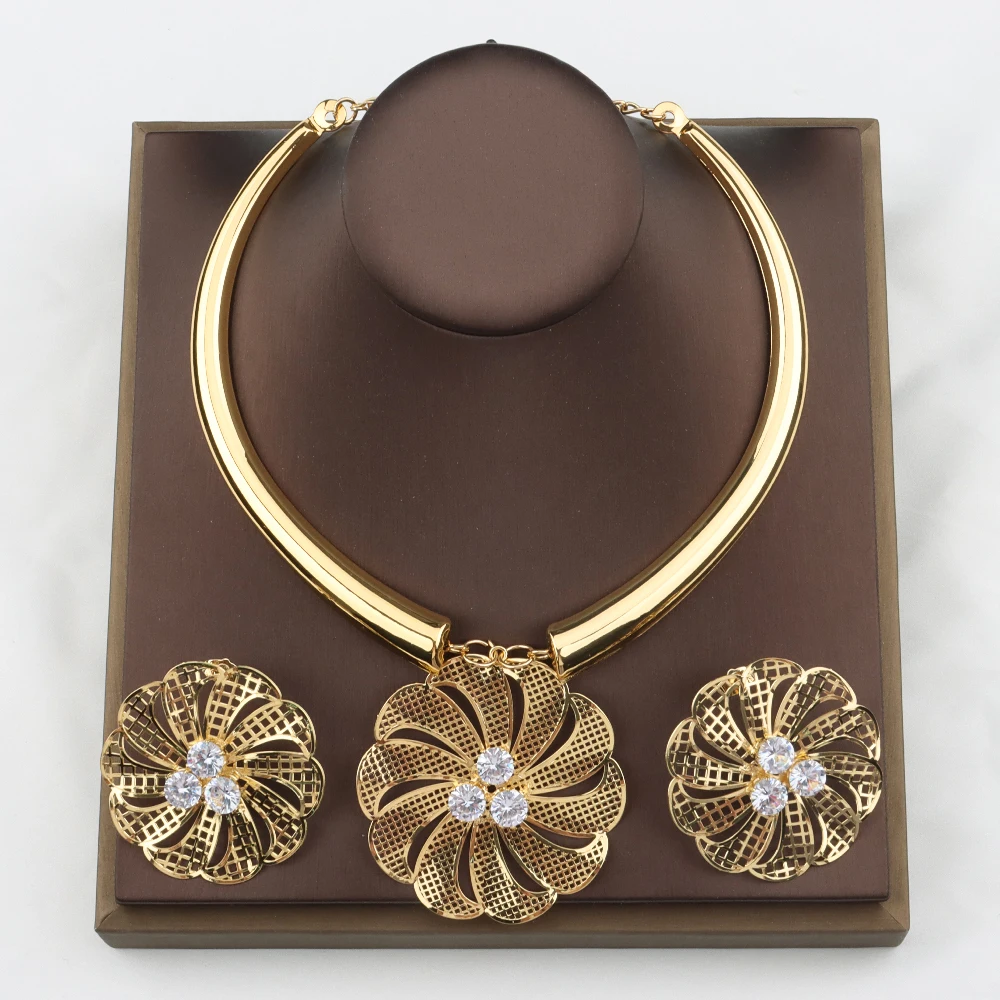 Комплект из колье и серёг с фианитами золотистого цвета | Украшения аксессуары
