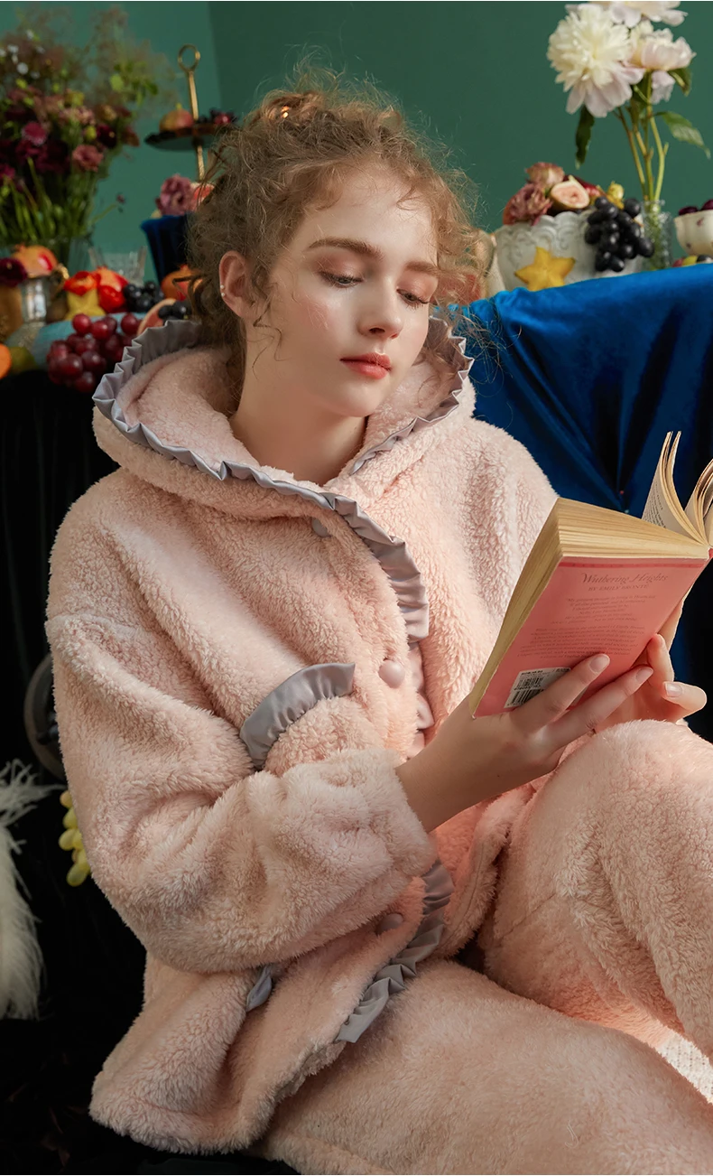 Рисунок 4 - Женская пижама с длинным рукавом