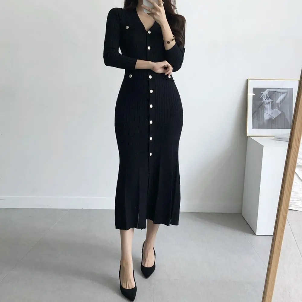 

Трикотажное платье-свитер с V-образным вырезом