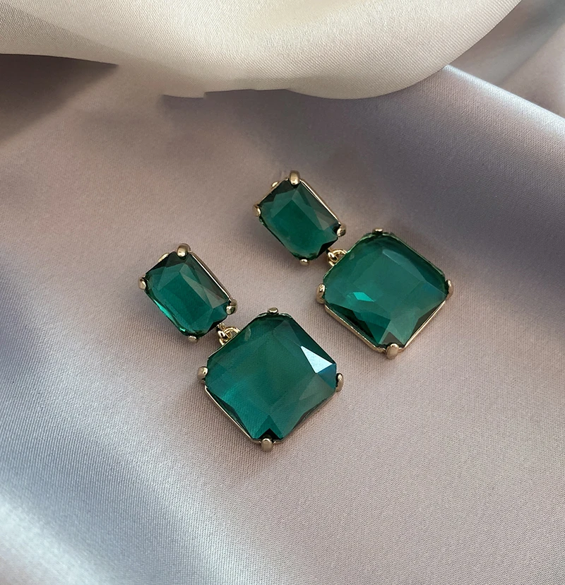 

2023 Geometric Green Glass Square Pendant Earrings Simple and Luxury Accessories for European and American Women’s Jewelry