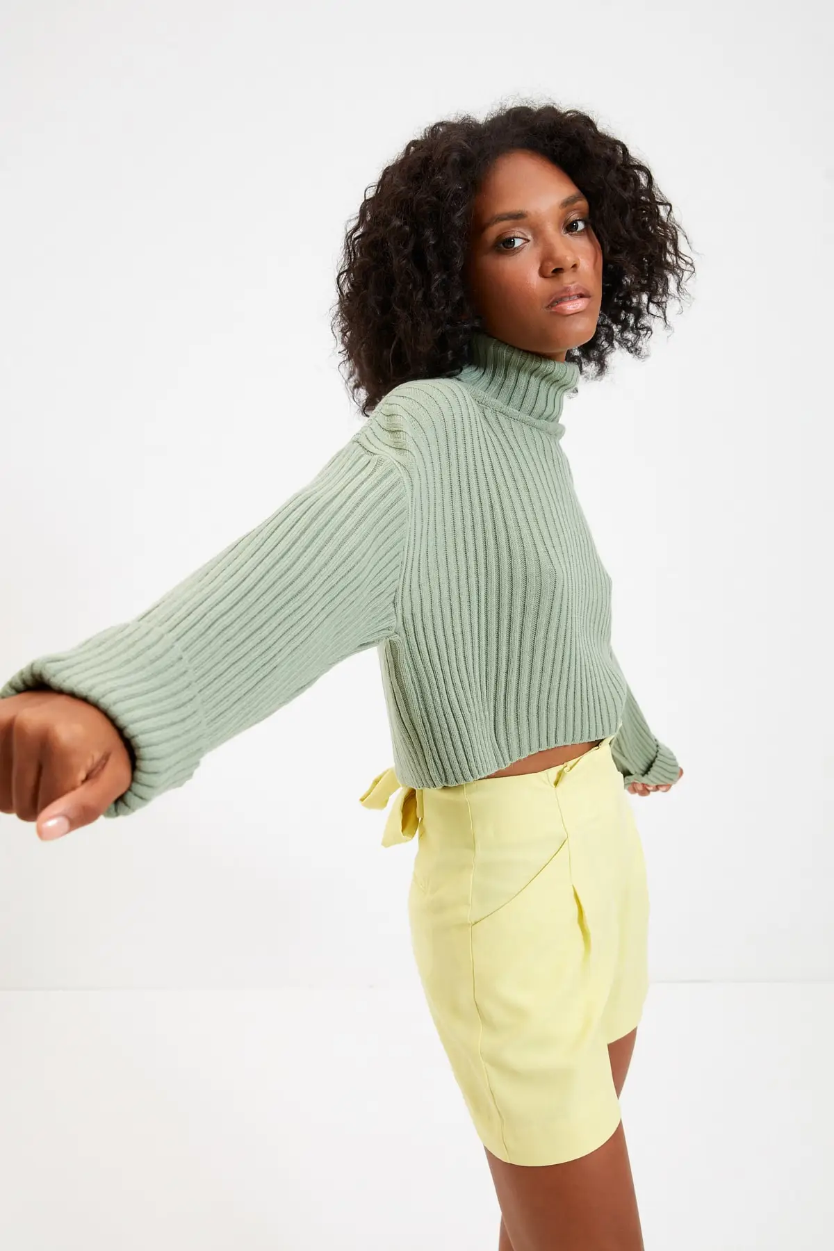 

Trendyol Crop Knitwear Sweater TWOAW22KZ0223