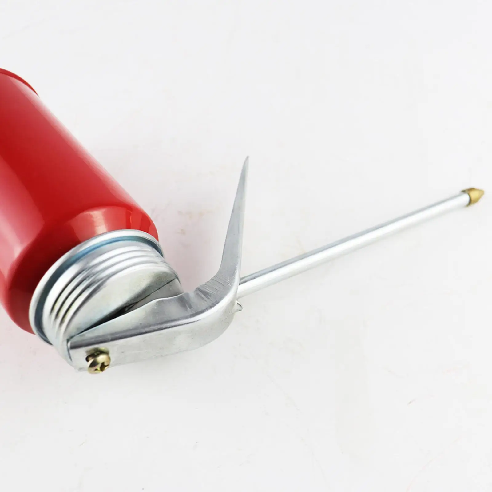 Металлическая смазочная банка с носиком