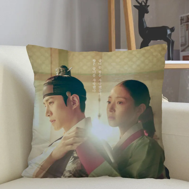 

Красная наволочка с манжетами на рукавах, 45x45 см