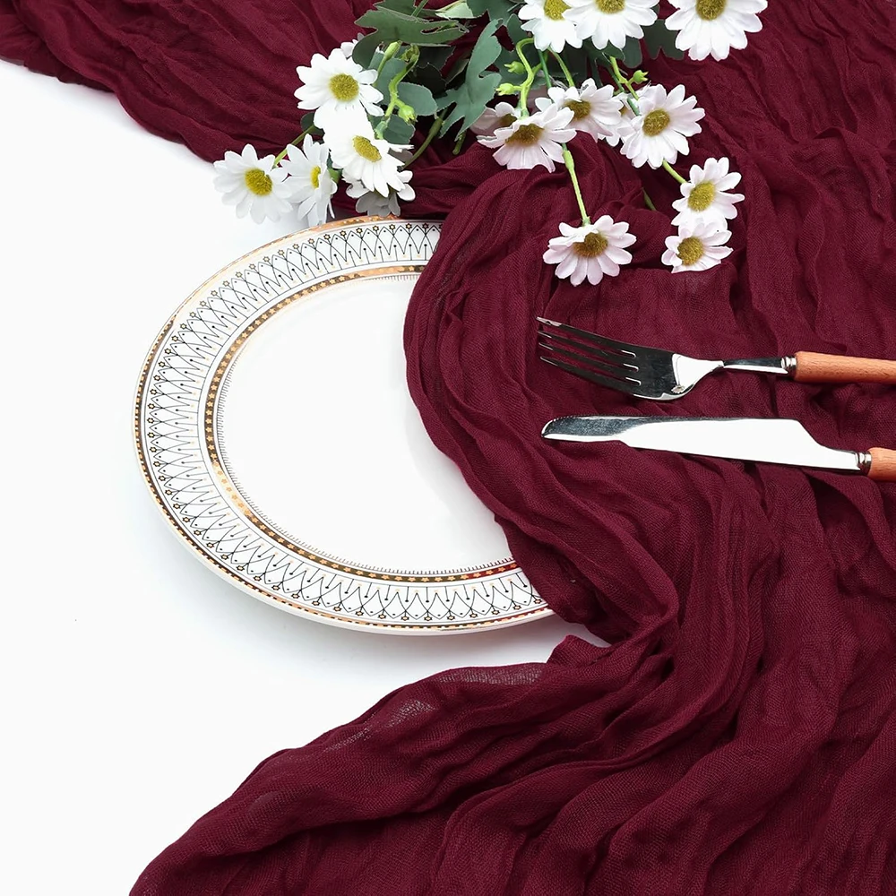 

Красная прозрачная скатерть-дорожка бохо