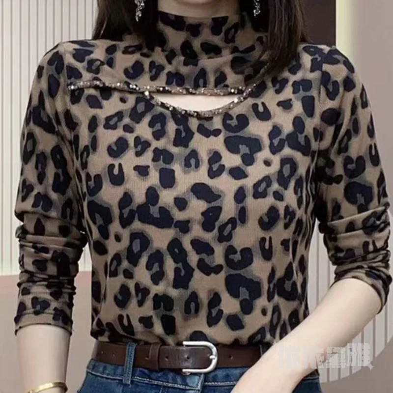 Женская облегающая футболка с леопардовым принтом