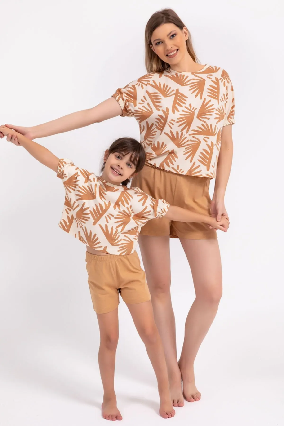 

Women's Shorts Leaf pattern Camel Mother Daughter Set New Summer Bermuda Basic Short Pants Mini Trousers