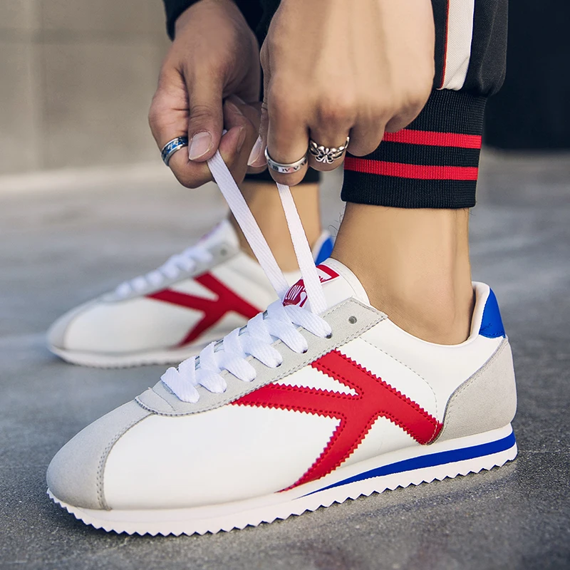 Hot White Retro Gym Sneakers for Men Women Lightweight Breathable Running Shoes Men Trainers Outdoor Flat Casual Sneakers Men