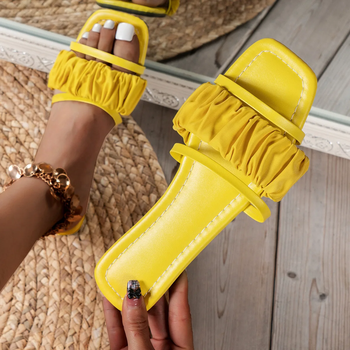 

Big Size Low Shoes Woman 2022 Slippers Summer Pantofle New Flat Slides Scandals Sewing Rubber PU Fabric Basic Hoof Heels