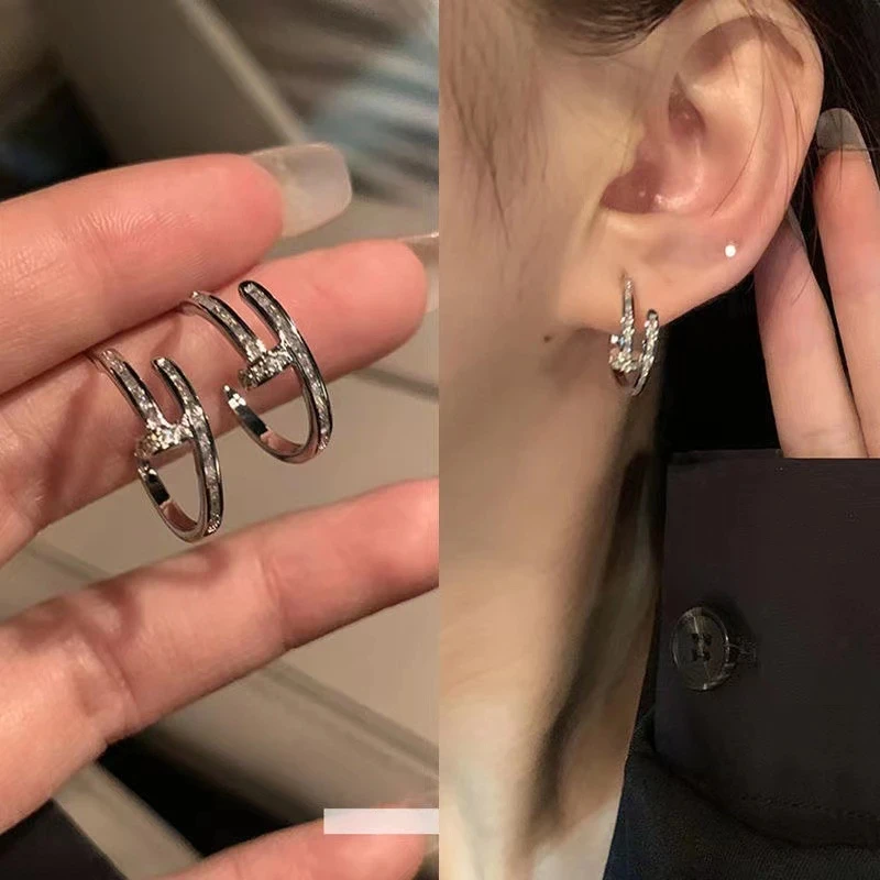 

Серьги-кольца с белым цирконом, серебристого цвета
