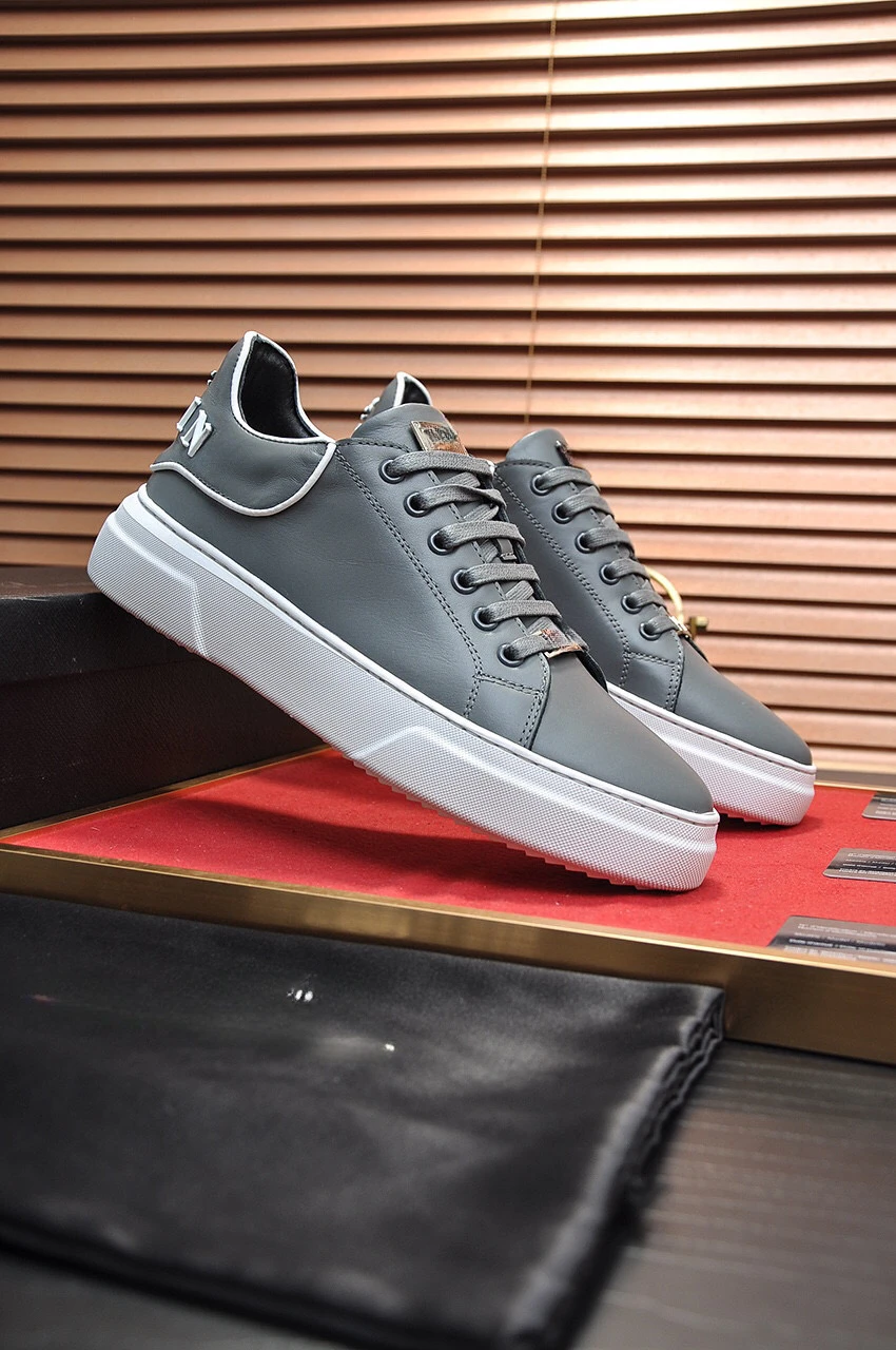 Рисунок 4 - Мужские спортивные кроссовки с черепом