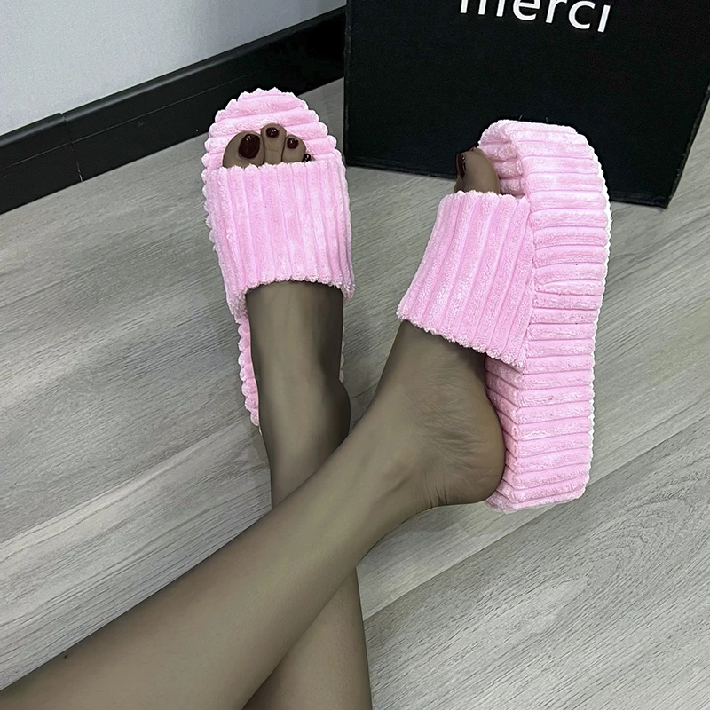 

2023 Large Fur Slippers Women's New Flat Bottom Thick Bottom Coat Fashion Towel Slippers Kick