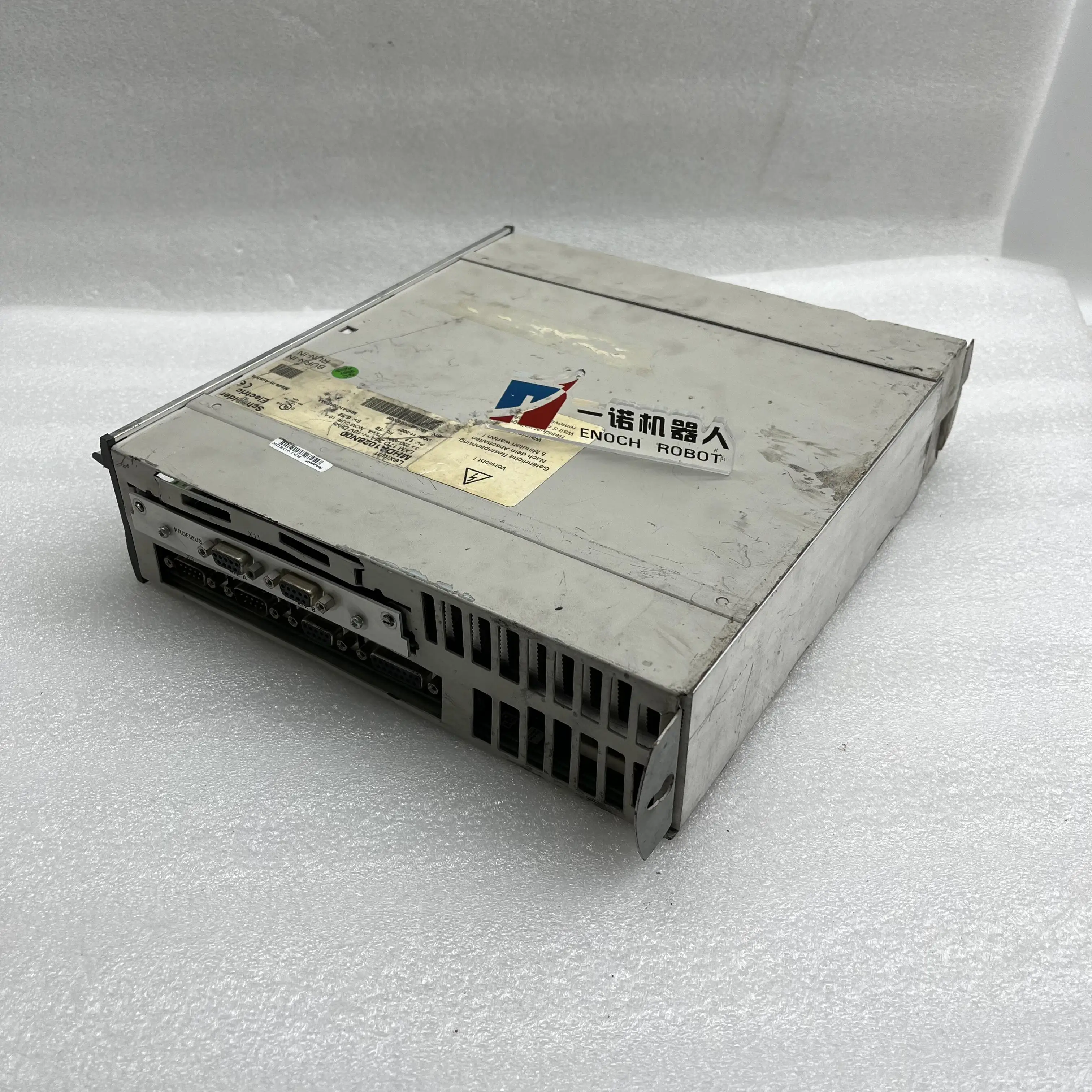 Сервопривод Schnei der MHDA1028N00 Б/у в хорошем состоянии другое электрооборудование