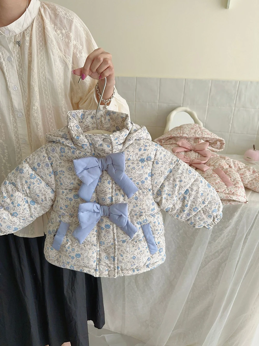 Женское зимнее хлопковое пальто с воротником-стойкой и цветочным принтом