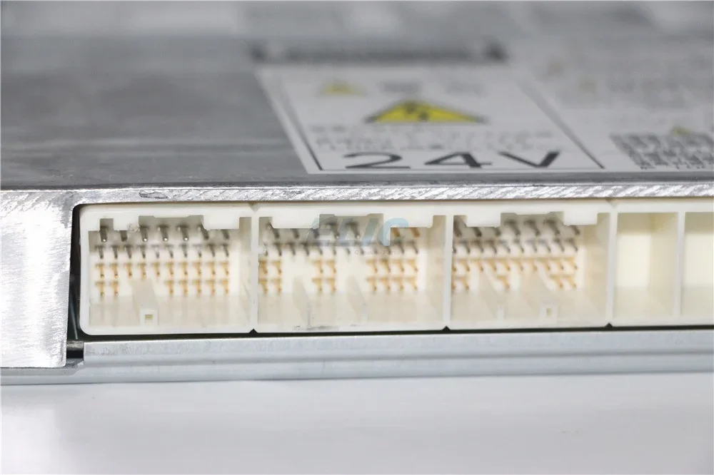 ELIC SK200-8 J05 J08 Контроллер двигателя ЭБУ 89661-E0010 275800 -4213