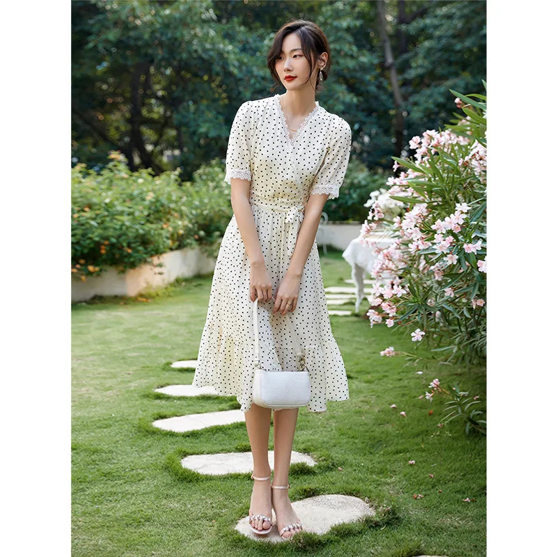 

White Silk Dress Women's Wear Medium Length 2023 Spring and Summer New Style Temperament Waist Closed Mulberry Silk Dress
