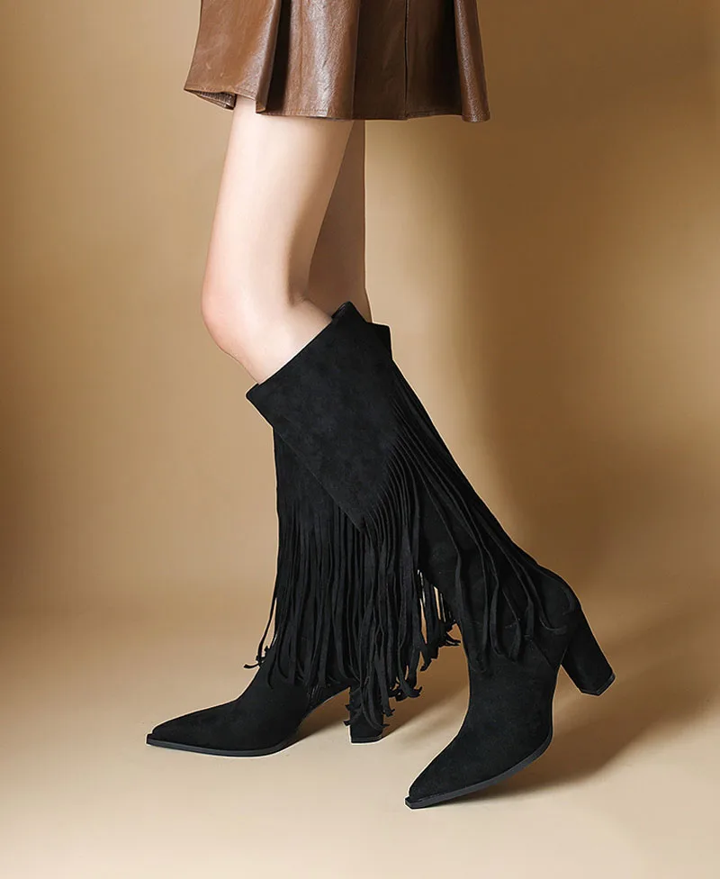 Женские сапоги с бахромой черные до колена из искусственной замши на высоком