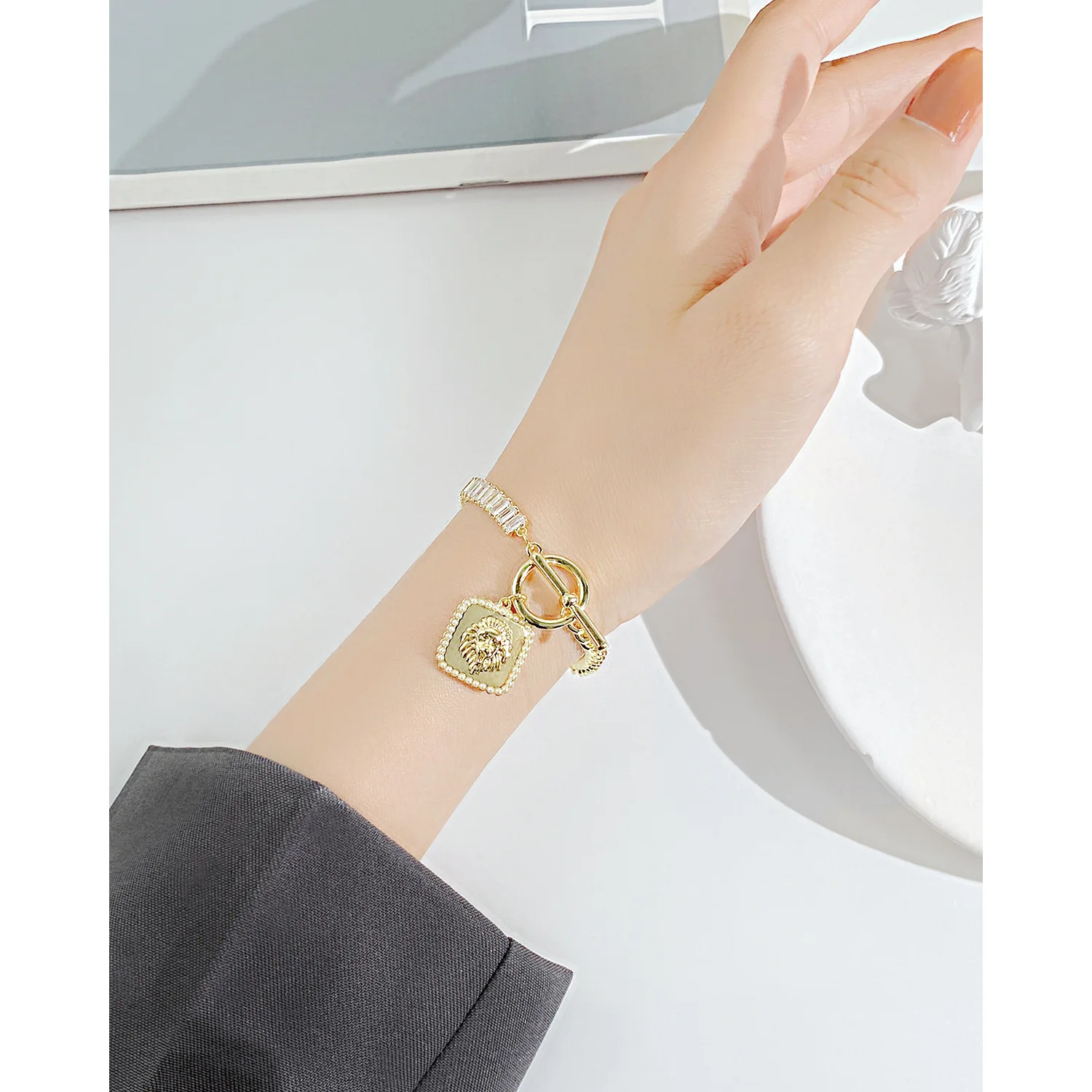 Simple Retro Zirconia Bracelet Square Brand OT Buckle Design Bracelet Women