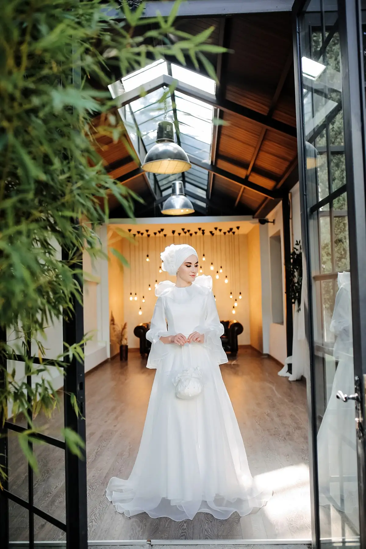 

Neck Detailed Organza Helen Hijab Wedding Dress