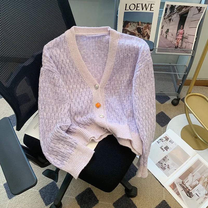 

French vintage V-neck sweater woman with autumn and winter small fragrance lazy loose soft knit cardigan