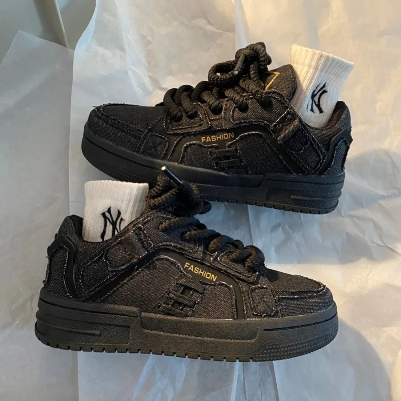 Рисунок 3 - Кроссовки мужские и женские джинсовые составного кроя