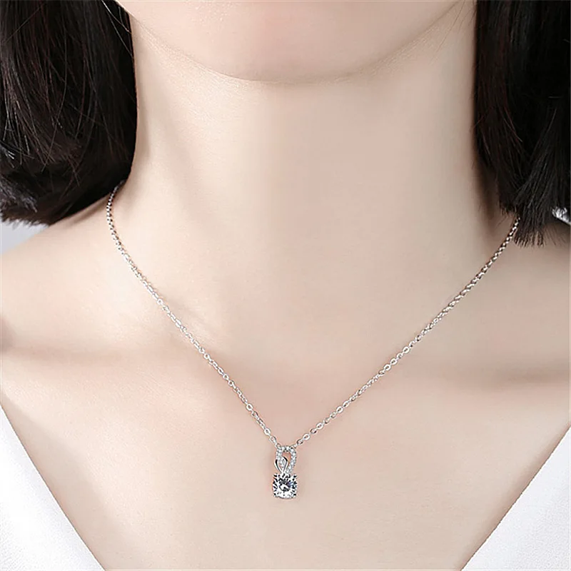 Double Heart-Shaped Pendant Mozambique Diamond With Certificate 1 Carat D-Color Four Claw Snowflake