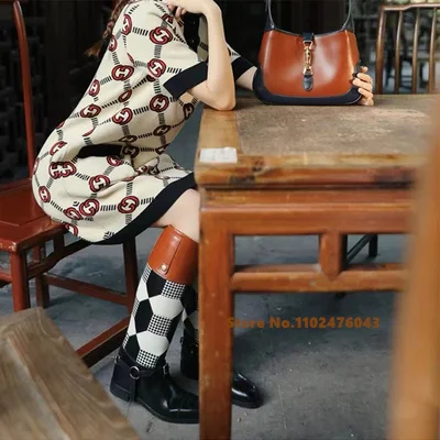 Женские кожаные сапоги до колена на среднем каблуке с круглым носком