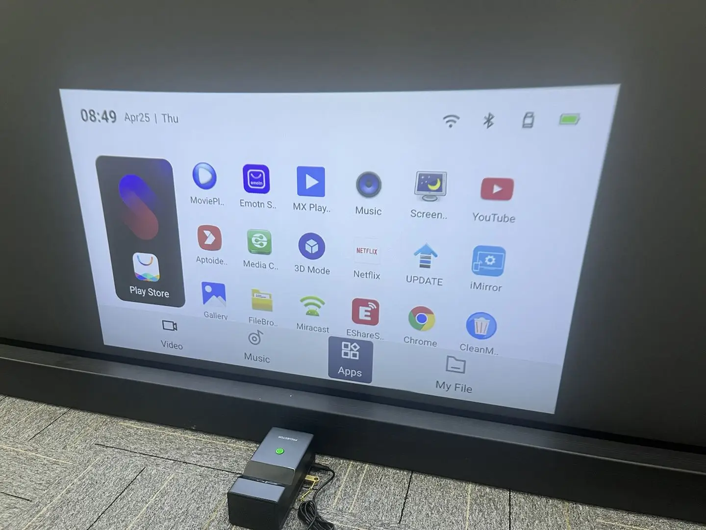 Фото [OEM/ODM] Wupro Lite One Mini Портативный домашний умный проектор Android 4K Домашний кинотеатр Ультракороткофокусный DLP видеопроектор №3